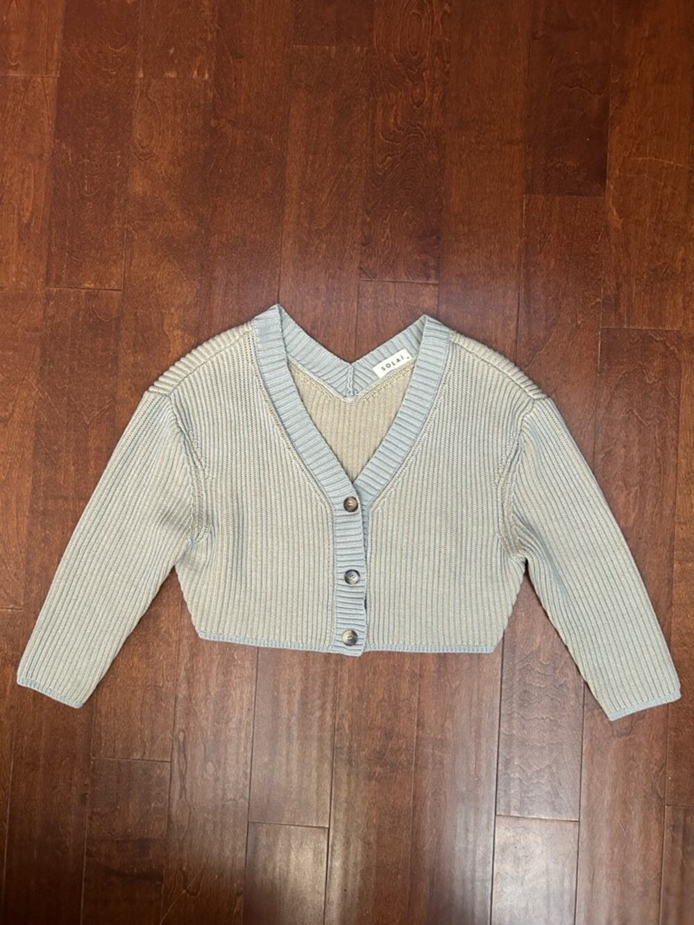 Solai Blue-ish Gray and Tan Boxy Cropped Ribbed V-Neck Cardigan, Size Medium